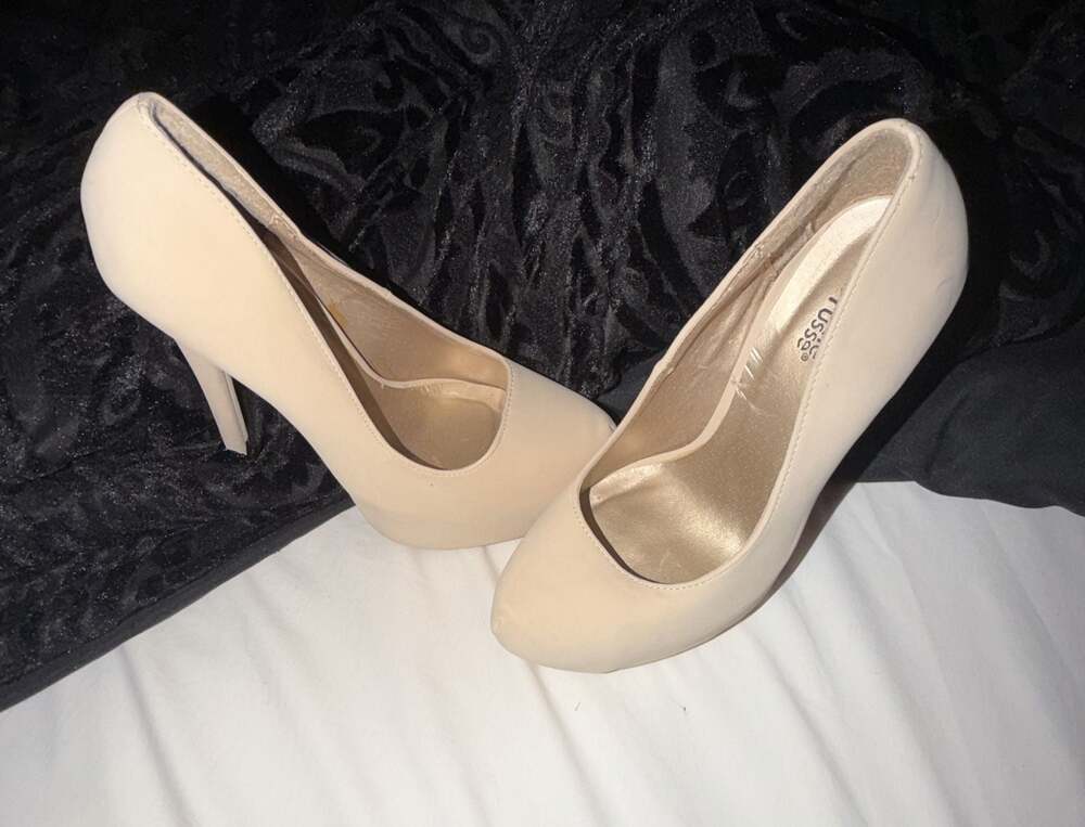 Charlotte Russe Nude Platform Stiletto Pumps Size 7